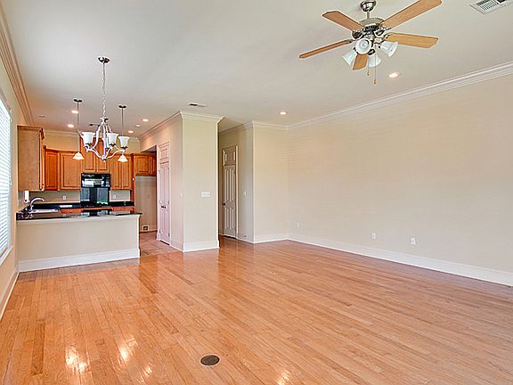 5th image of 3814 Roman St #B