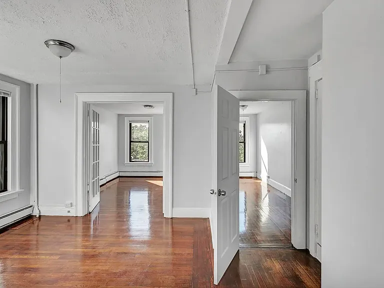 33 Howe St #3R — Photo 4