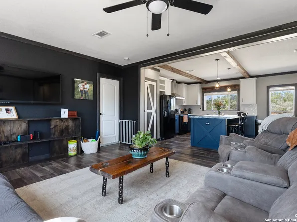 4079 state highway 173, Bigfoot, TX 78005