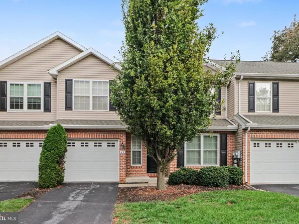 24 Parkside Dr, Lebanon, PA 17042