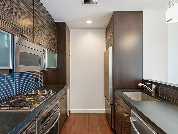 3rd image of 101 W 24th St APT 18C