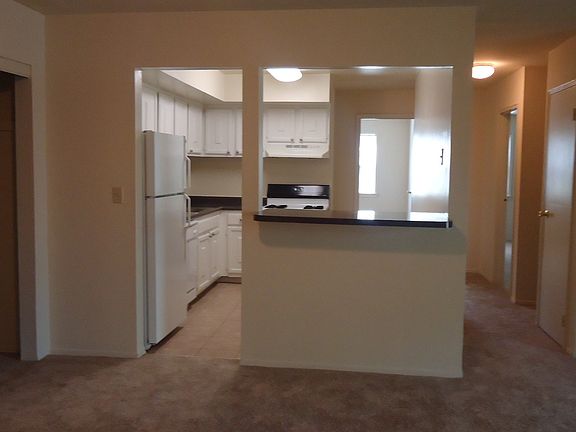 5th image of 15 Kensington Cir APT H