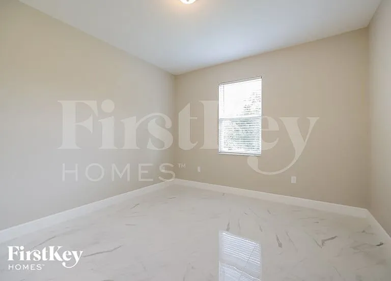 2811 45th St SW — Photo 12