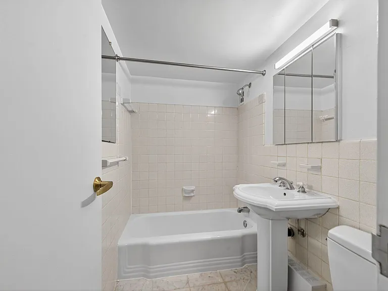 Hill House Apartments — Photo 14