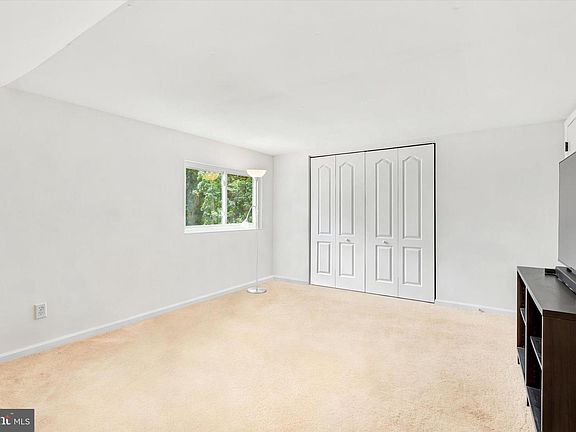 3rd image of 374 S Jennersville Rd