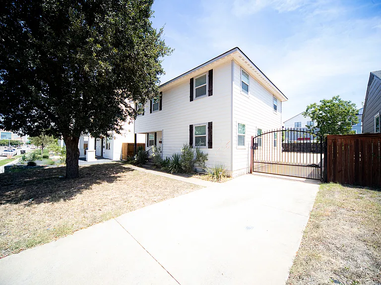 3217 McCart Ave — Photo 2