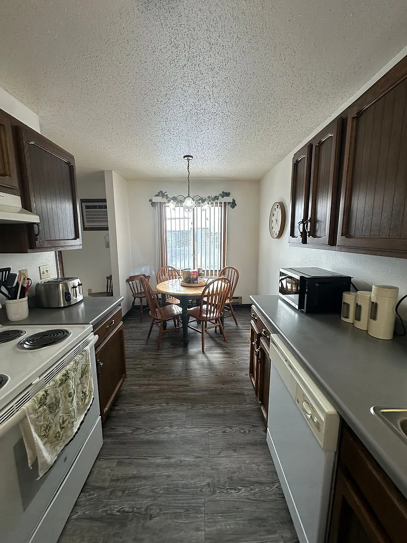 Welcome to your new home at 1358 12th St N! — Photo 4