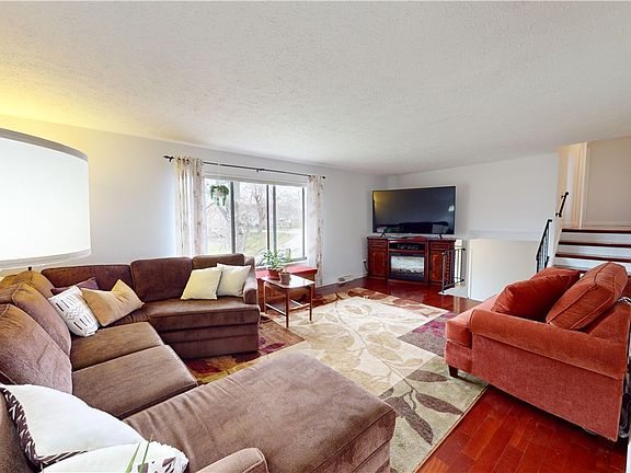 3rd image of 5488 Pinehill Dr