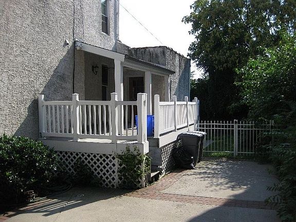 2nd image of 3960 Terrace St