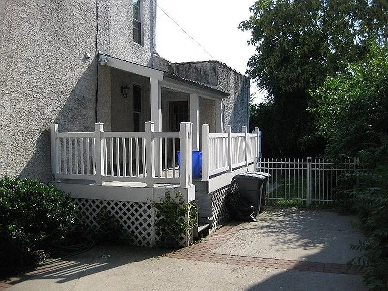3960 Terrace St — Photo 2