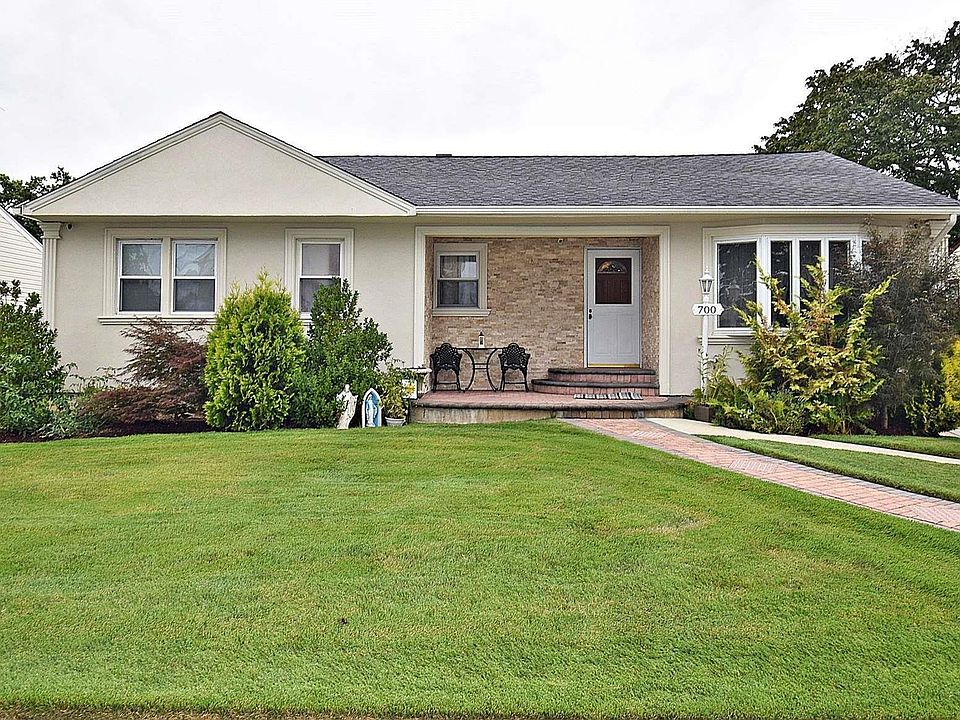 1st image of 700 Dickens Avenue