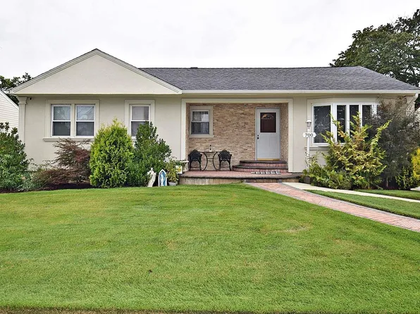 700 Dickens Avenue, Franklin Square, NY 11010