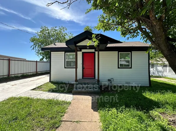 112 W Wilson St, Cleburne, TX 76033