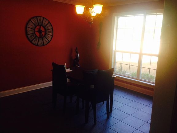 5th image of 110 Longwood Place Dr W