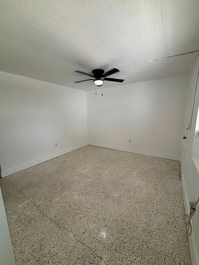 2 Bed/ 1 Bath in the Heart of Miami! — Photo 3