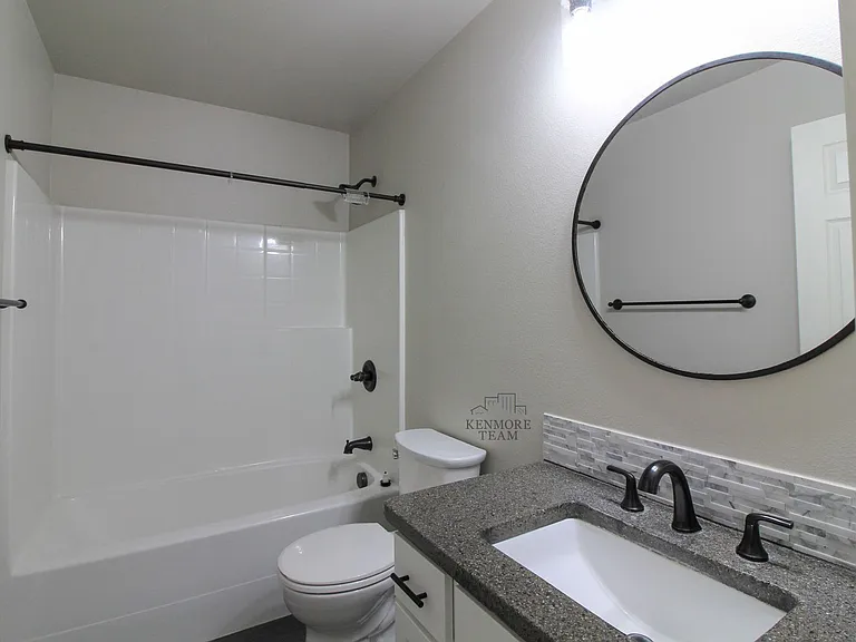401 W Trinity Pr NW — Photo 10