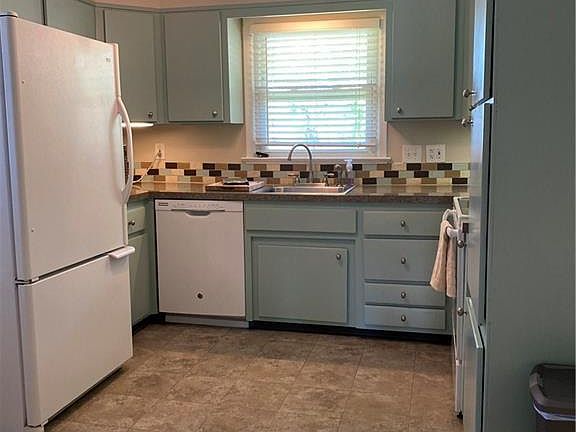 3rd image of 30 Tommys Ln