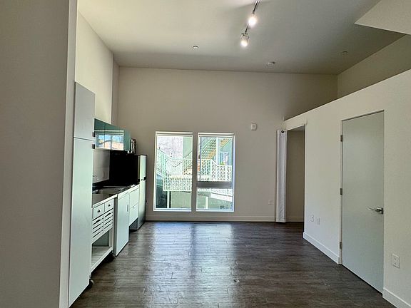2nd image of 4405 W Point Loma Blvd #2020