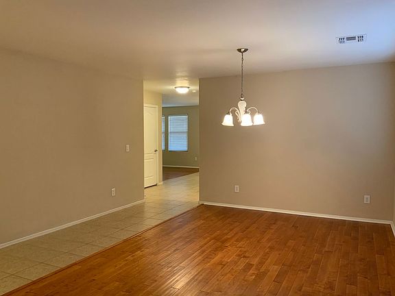 2nd image of 998 E Leslie Ave