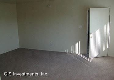 2nd image of 4442 Winona Ave APT 6