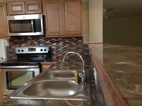4th image of 2334 Louise St