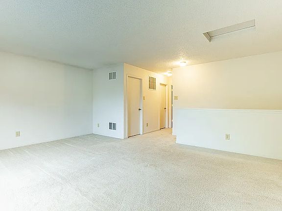5th image of 334 Broken Arrow Ct