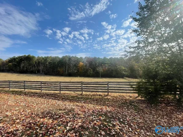 202 Lecroy Rd, Guntersville, AL 35976