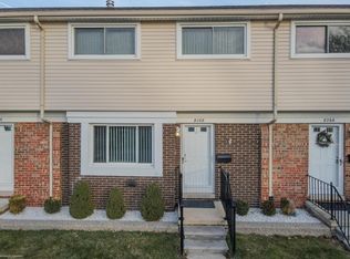 8268 Farnum Cir, Warren, MI 48093