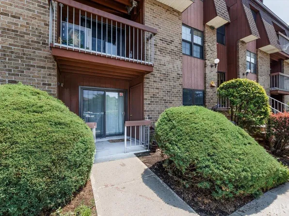 61A Golden Sq, Woodbridge, NJ 07095