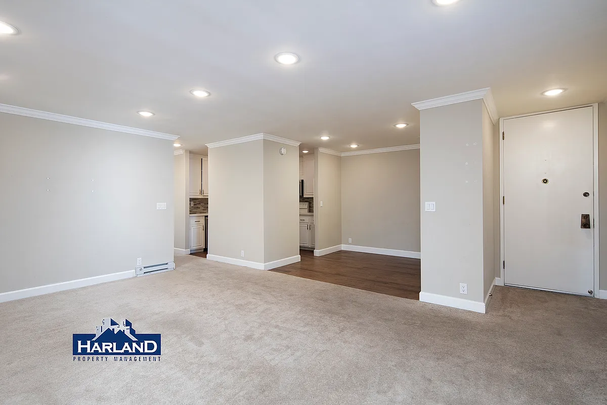 Building Photo - 7811 Eads Ave #303