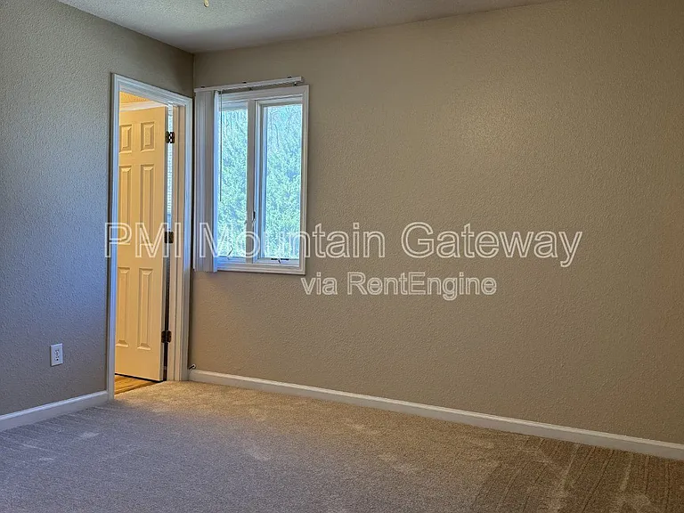 131 Primrose Dr #B — Photo 11