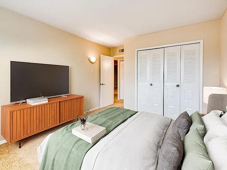 Rollingwood Apartments — Photo 10