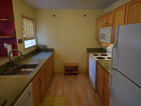 5th image of 2810 Barclay Way