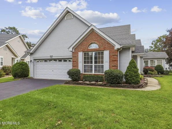 11 Strauss Court, Bayville, NJ 08721