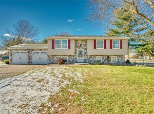 141 Stoney Path Ln, Rochester, NY 14626