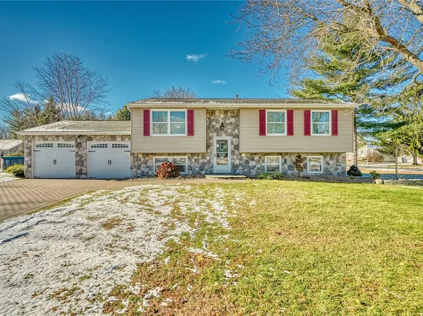 141 Stoney Path Ln, Rochester, NY 14626