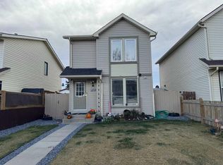 371 N Falshire Dr NE, Calgary, AB T3J 1T8