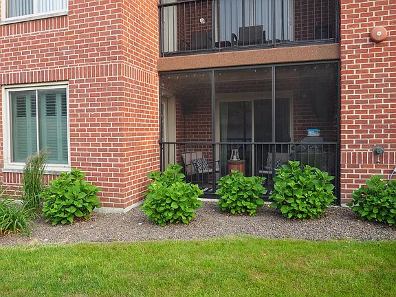 3rd image of 6950 Heritage Cir #4-1B