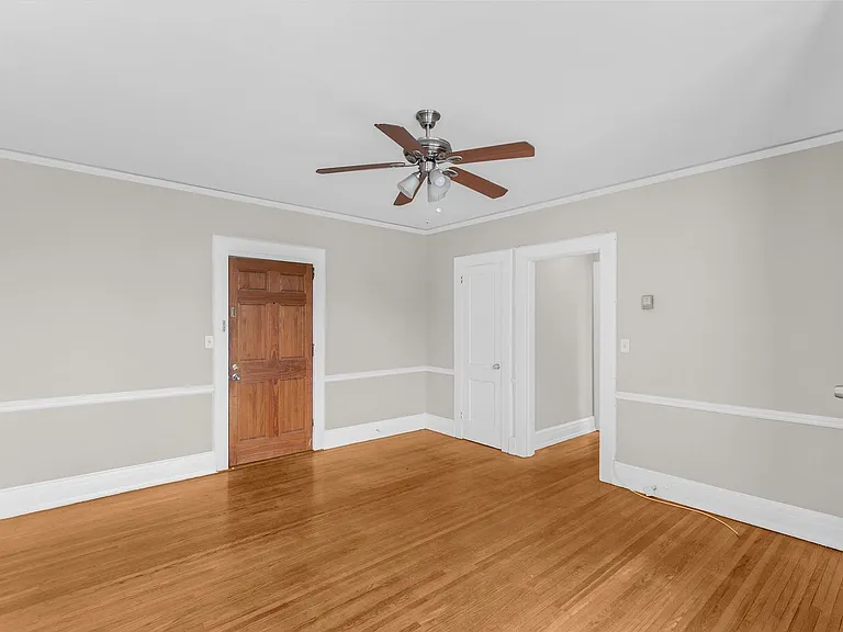 Charleston Court — Photo 18