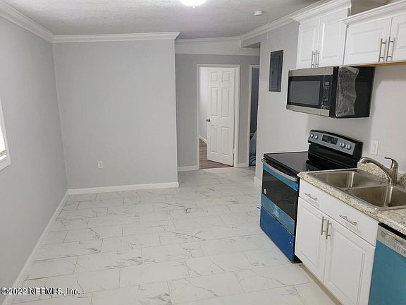 4th image of 1682 Brookview Dr S