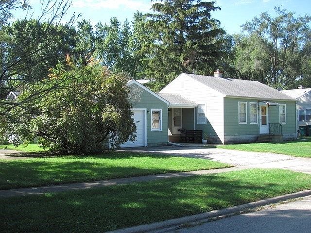 1st image of 311 E Kankakee River Dr