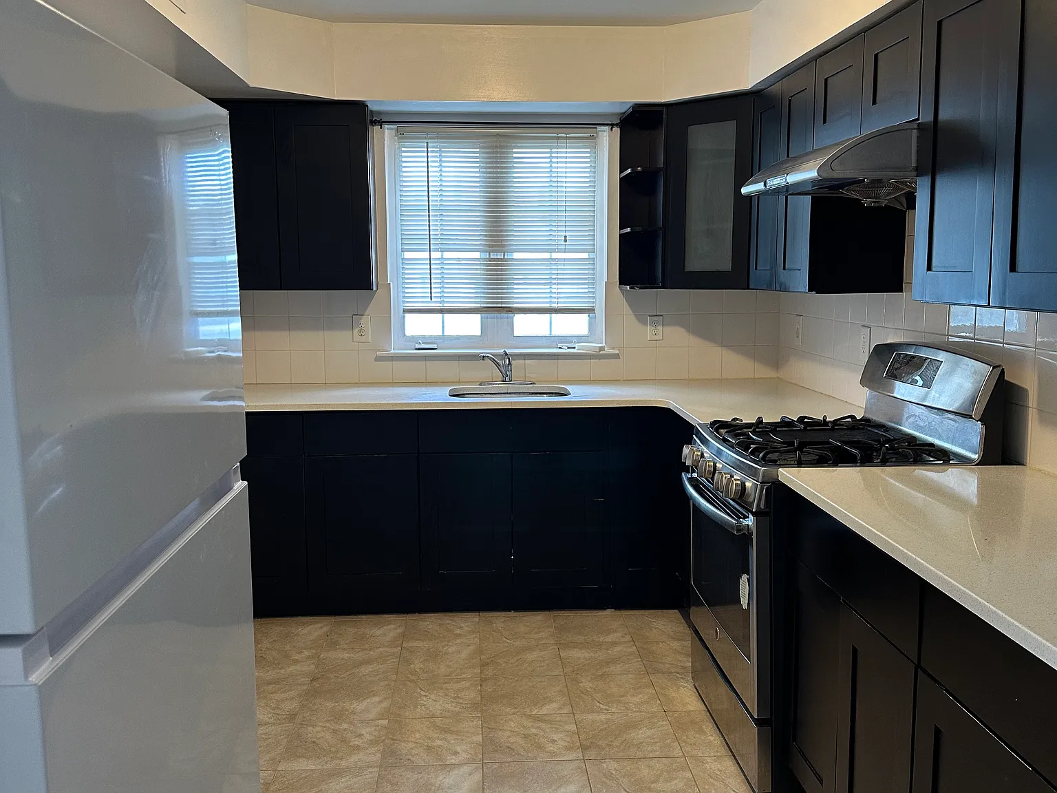 3 bed, 1350 sqft, $2,500 — Photo 1