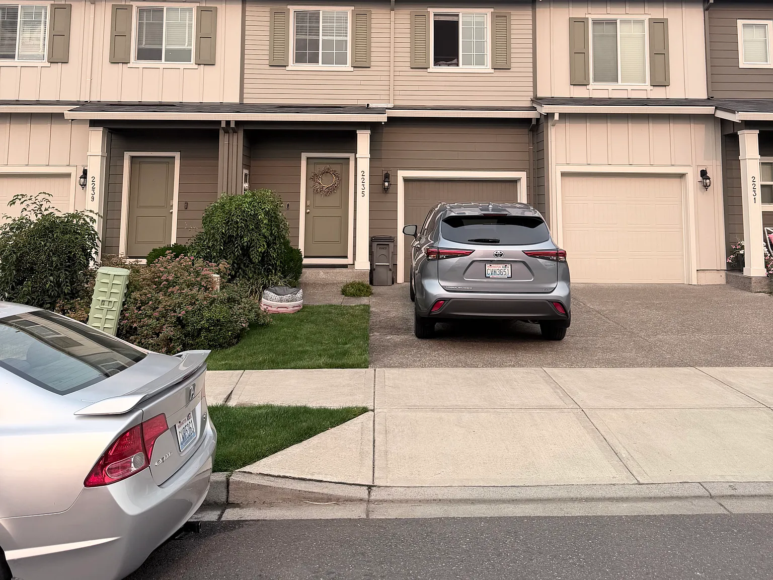 3 bed, 2.5 bath, 1352 sqft, $2,400 — Photo 1