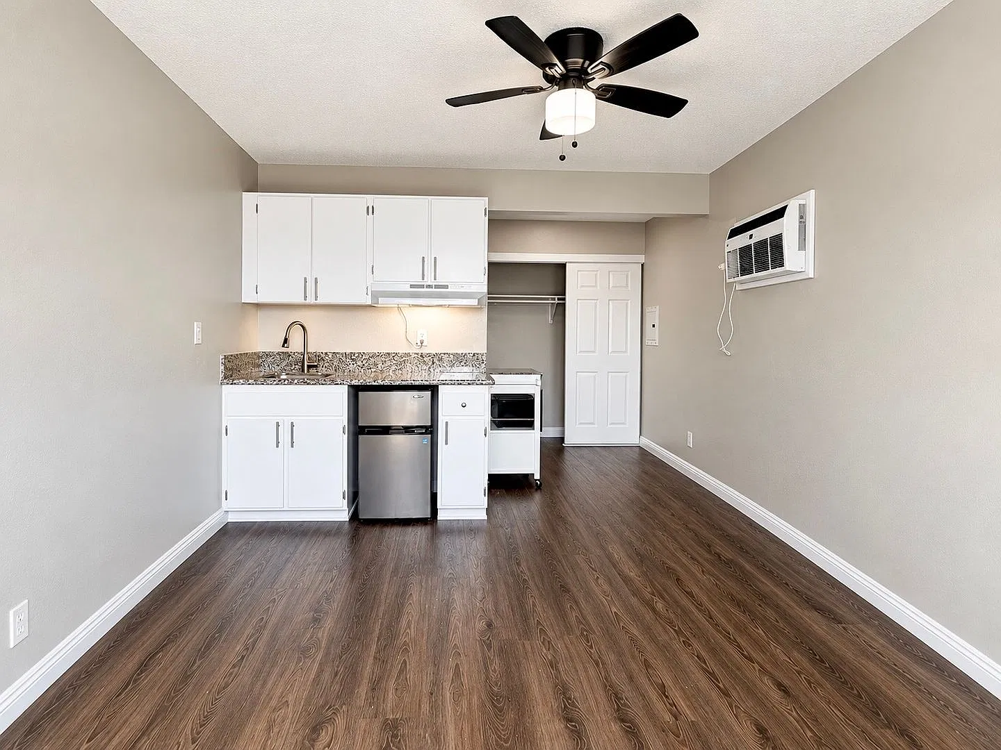 Studio Apartment Montclair, CA — Photo 3