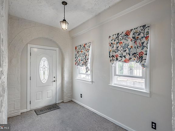 3rd image of 729 Blythe Ave