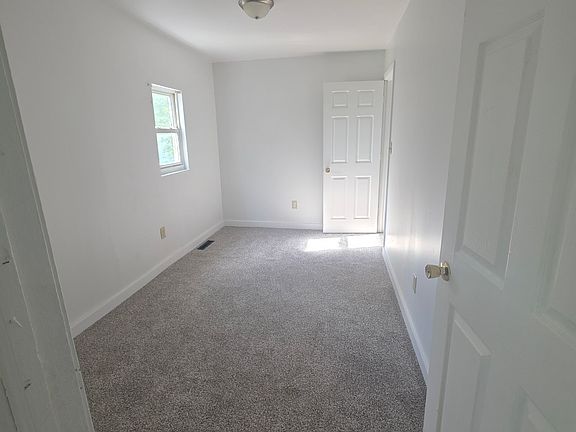 5th image of 1640 Lewis Dr