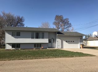 3815 10th Ave SE, Minot, ND 58701