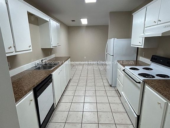 4th image of 230 W Gary St #A