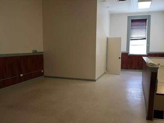 3rd image of 1023 Maunakea St