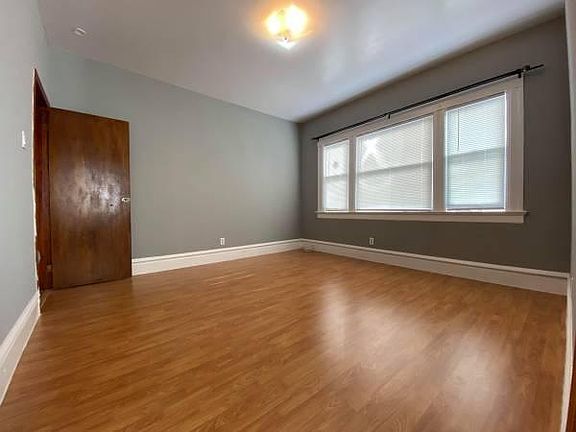 5th image of 23 Varennes St